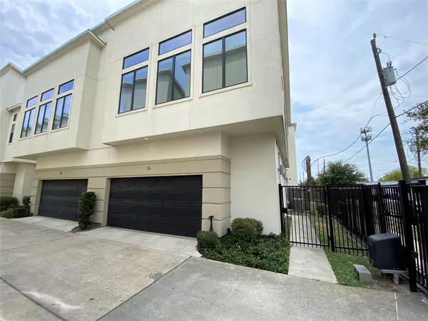 $2,295 | 74 North Hutcheson Street, Houston, TX 77003