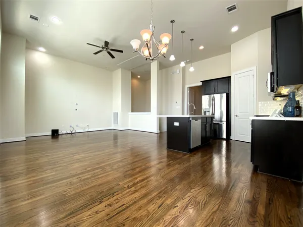$2,295 | 74 North Hutcheson Street, Houston, TX 77003