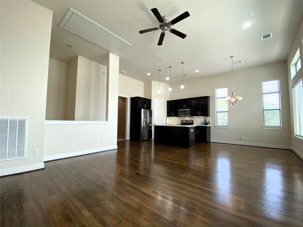 $2,295 | 74 North Hutcheson Street, Houston, TX 77003