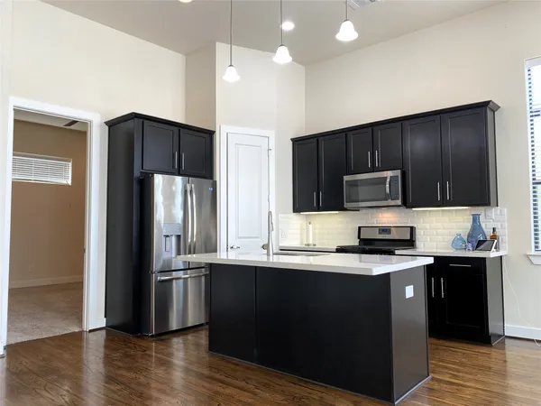 $2,295 | 74 North Hutcheson Street, Houston, TX 77003