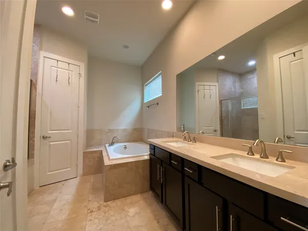 $2,295 | 74 North Hutcheson Street, Houston, TX 77003