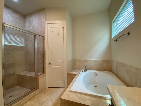 $2,295 | 74 North Hutcheson Street, Houston, TX 77003