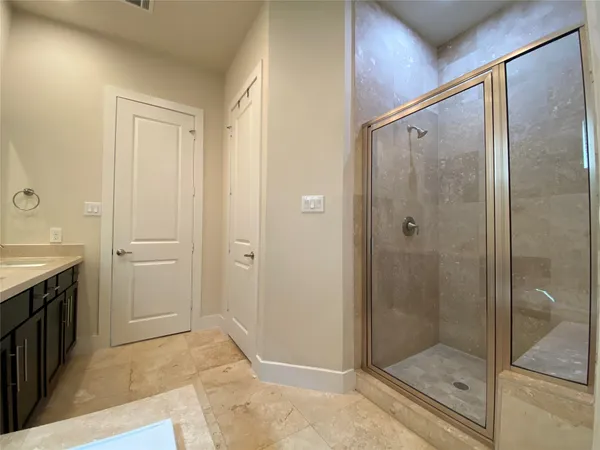 $2,295 | 74 North Hutcheson Street, Houston, TX 77003