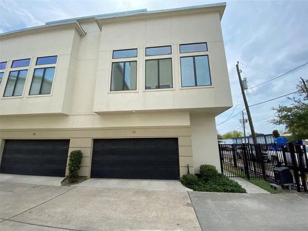 $2,295 | 74 North Hutcheson Street, Houston, TX 77003