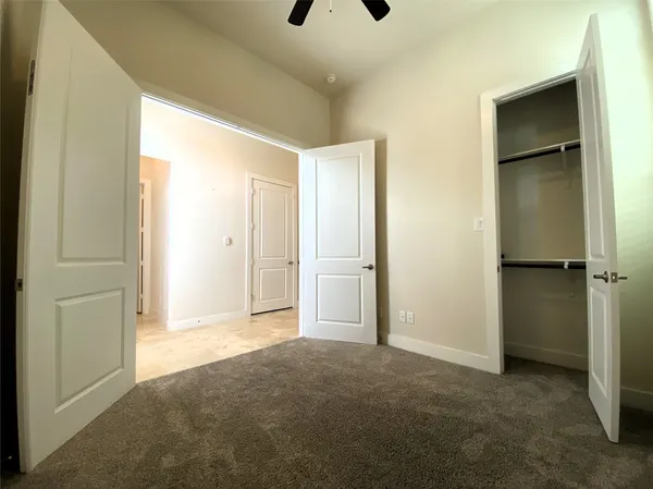 $2,295 | 74 North Hutcheson Street, Houston, TX 77003