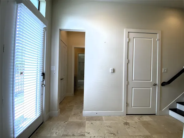 $2,295 | 74 North Hutcheson Street, Houston, TX 77003