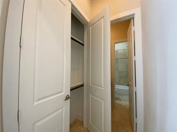 $2,295 | 74 North Hutcheson Street, Houston, TX 77003