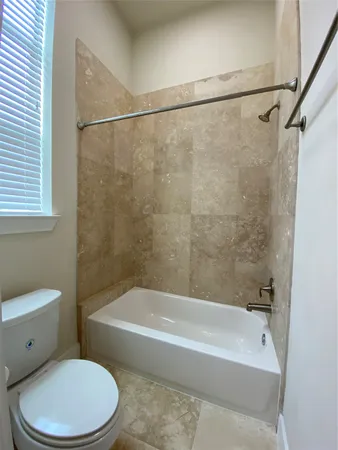 $2,295 | 74 North Hutcheson Street, Houston, TX 77003