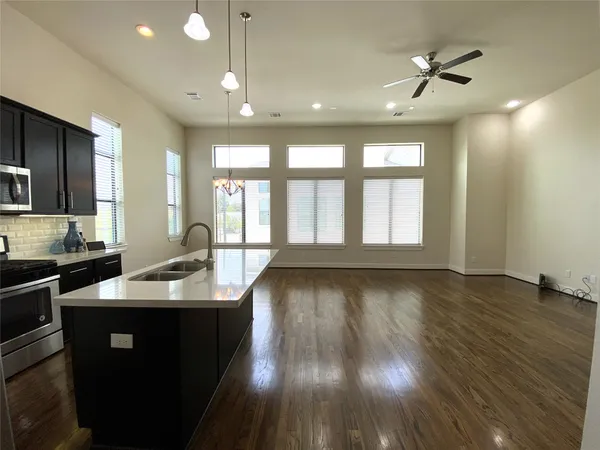 $2,295 | 74 North Hutcheson Street, Houston, TX 77003