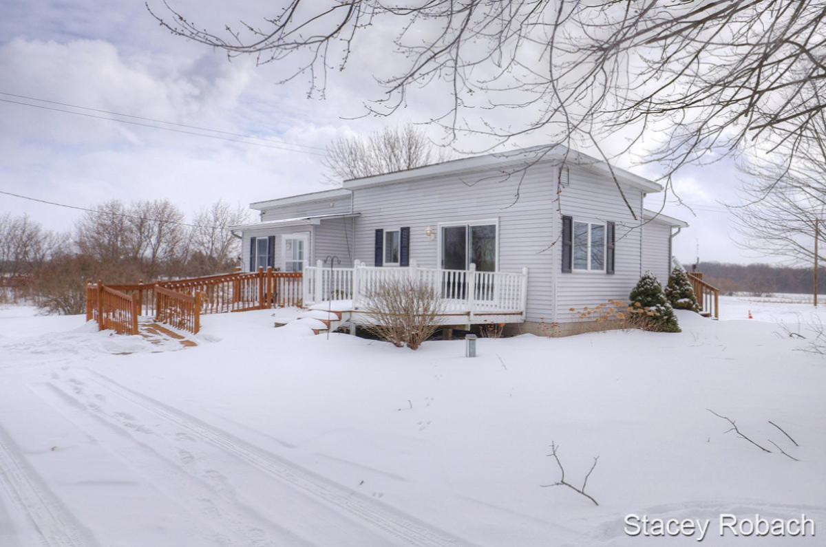 13706 Ritchie Avenue Northeast Cedar Springs, MI 49319 - Photo 1 of 24 IMG_1372