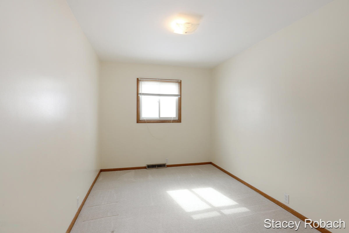 13706 Ritchie Avenue Northeast Cedar Springs, MI 49319 - Photo 13 of 24 IMG_1382