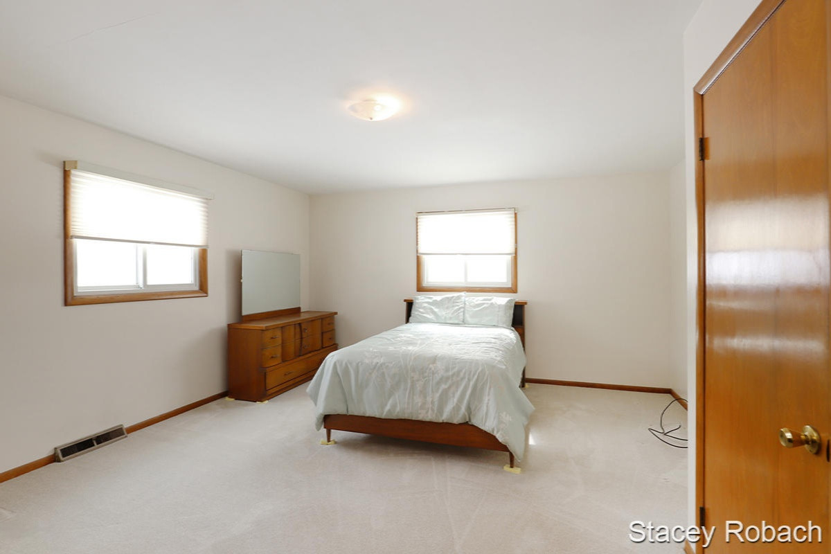 13706 Ritchie Avenue Northeast Cedar Springs, MI 49319 - Photo 14 of 24 IMG_1383