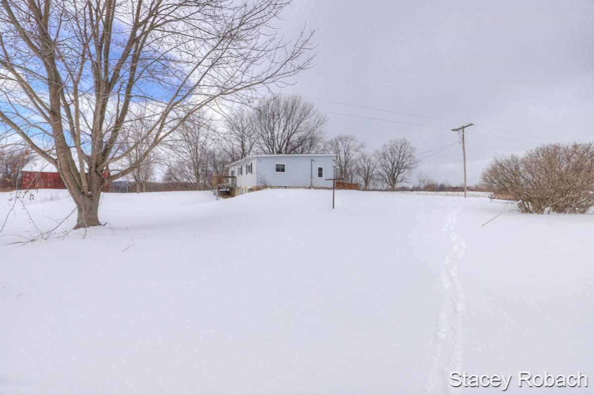 13706 Ritchie Avenue Northeast Cedar Springs, MI 49319 - Photo 20 of 24 IMG_1391