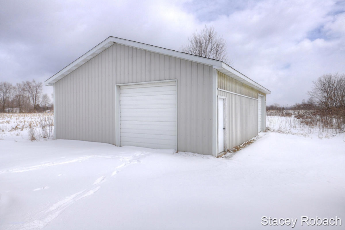 13706 Ritchie Avenue Northeast Cedar Springs, MI 49319 - Photo 23 of 24 IMG_1390