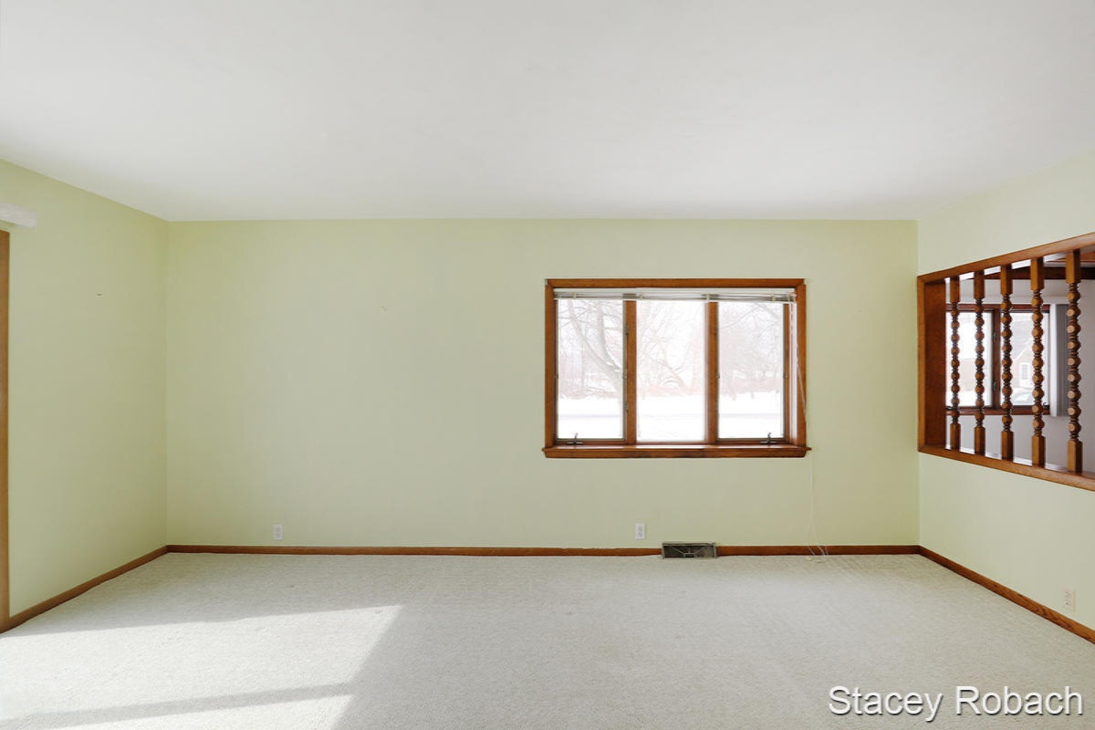 13706 Ritchie Avenue Northeast Cedar Springs, MI 49319 - Photo 5 of 24 IMG_1374