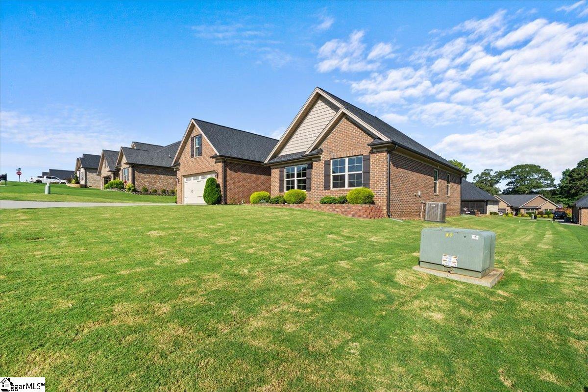 611 East Dateria Way Inman, SC 29349 - Photo 3 of 31 Gallery Image 3
