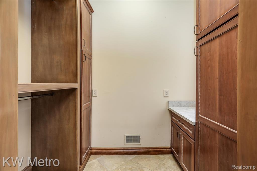 1553 Scenic Hollow Rochester, MI 48306 - Photo 25 of 65