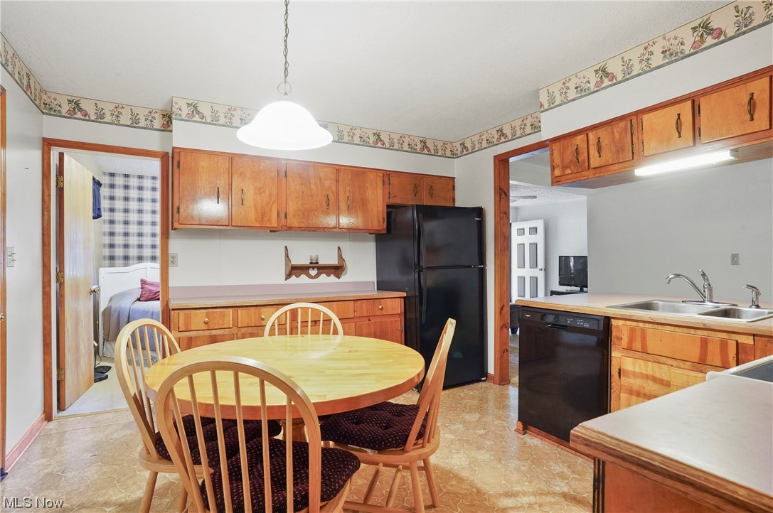 9865 Whippoorwill Road Diamond, OH 44412 - Photo 5 of 21 Gallery Image 5