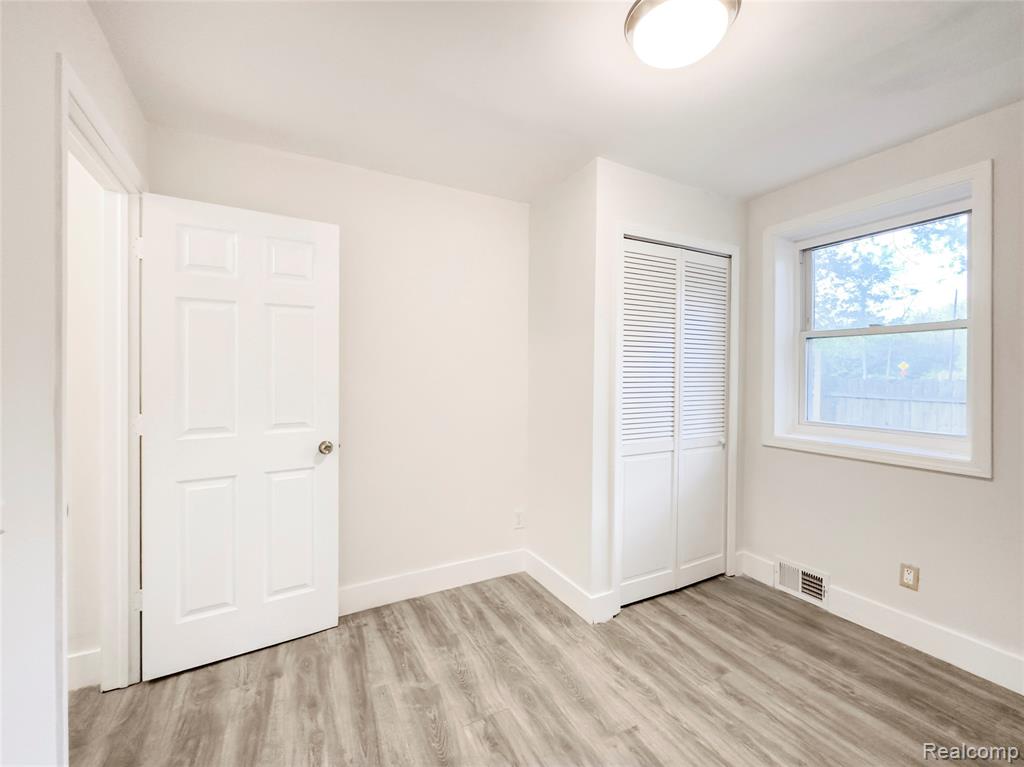 2372 Meadow Street Flushing, MI 48433 - Photo 10 of 17
