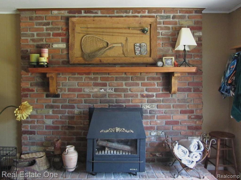 3821 Stonecrest Road West Bloomfield, MI 48322 - Photo 13 of 37 familyroom5_edited-2.jpg