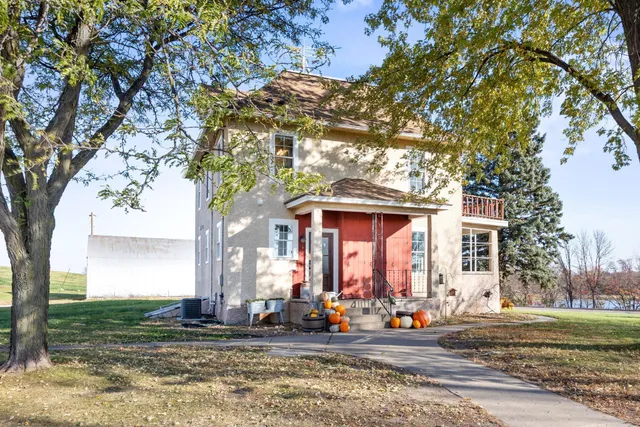 $750,000 | 4855 County Road 8 Southwest, Waverly, MN 55390