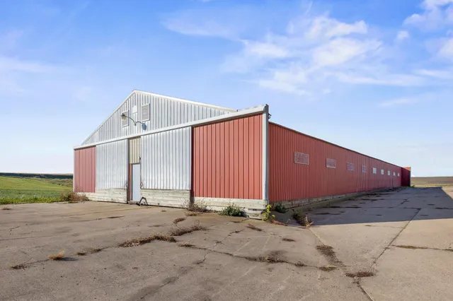 $750,000 | 4855 County Road 8 Southwest, Waverly, MN 55390