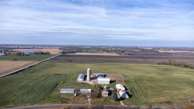 $750,000 | 4855 County Road 8 Southwest, Waverly, MN 55390