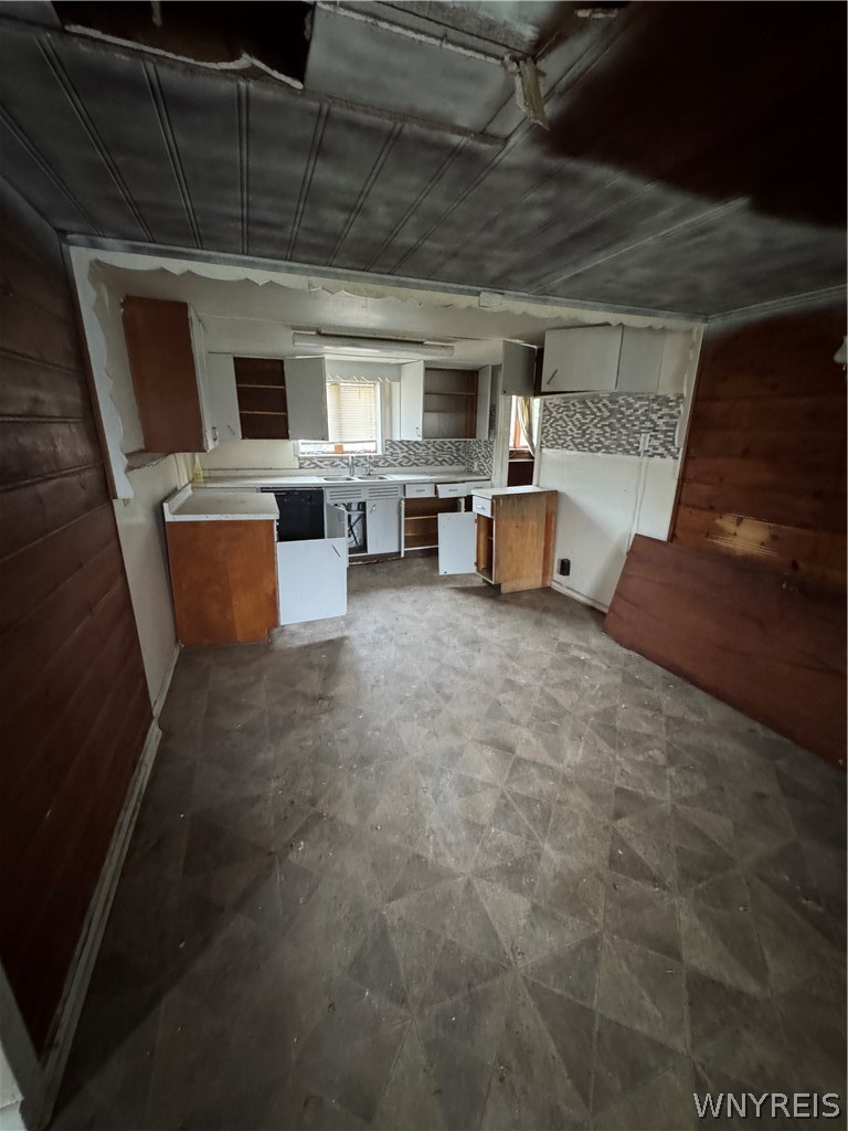 1236 Saunders Sett Road Niagara Falls, NY 14305 - Photo 5 of 13
