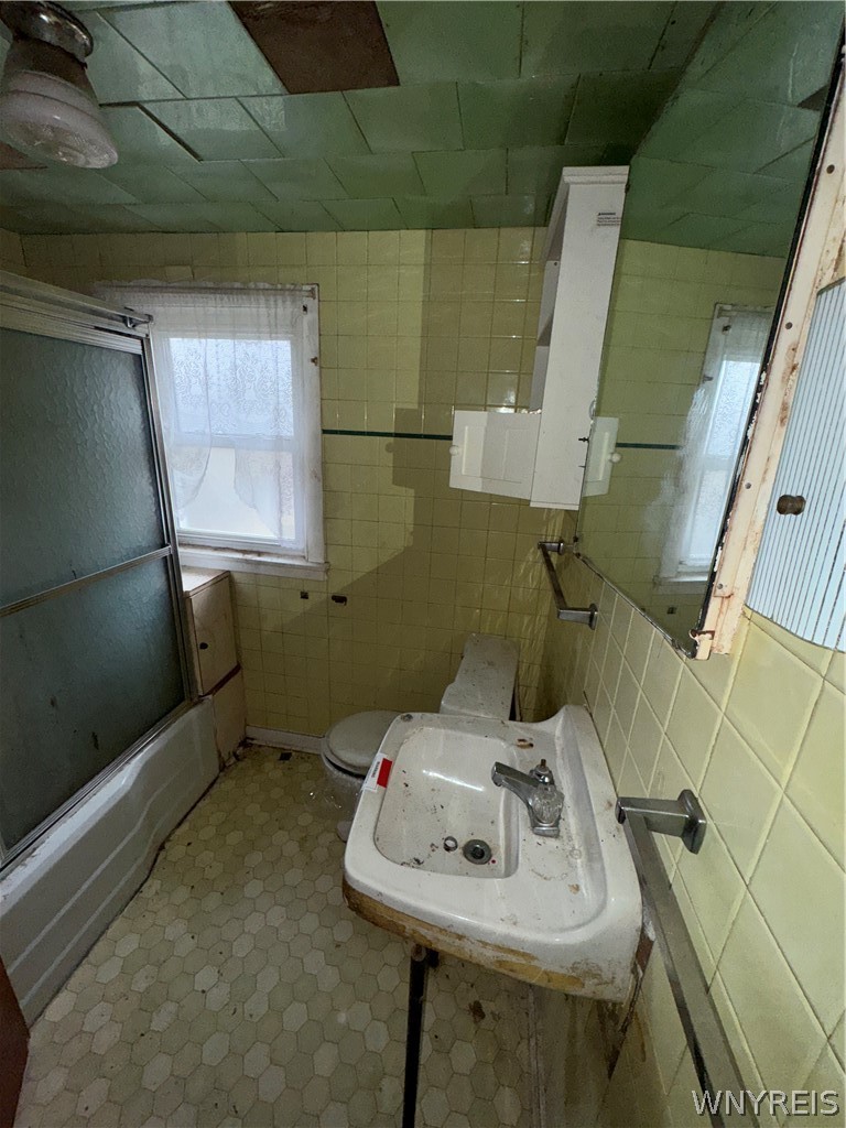 1236 Saunders Sett Road Niagara Falls, NY 14305 - Photo 7 of 13