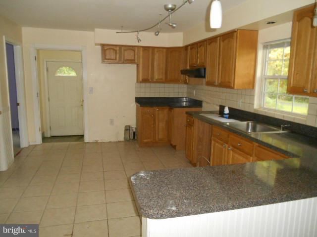 653 Powhatan Beach Road Pasadena, MD 21122 - Photo 3 of 12 Kitchen