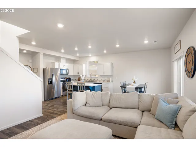 $440,000 | 2483 30th Street, Springfield, OR 97477