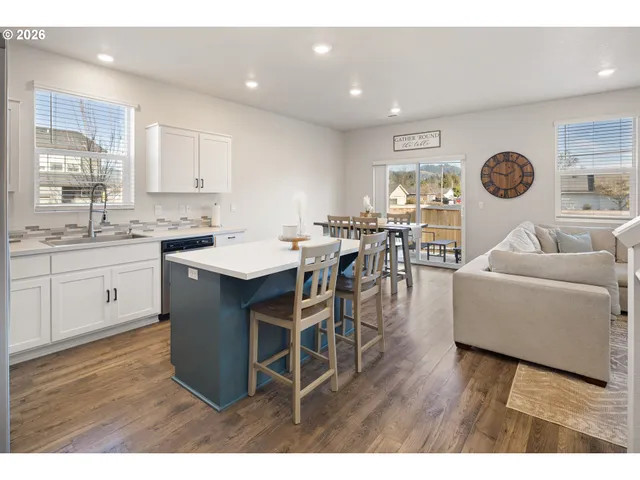 $440,000 | 2483 30th Street, Springfield, OR 97477