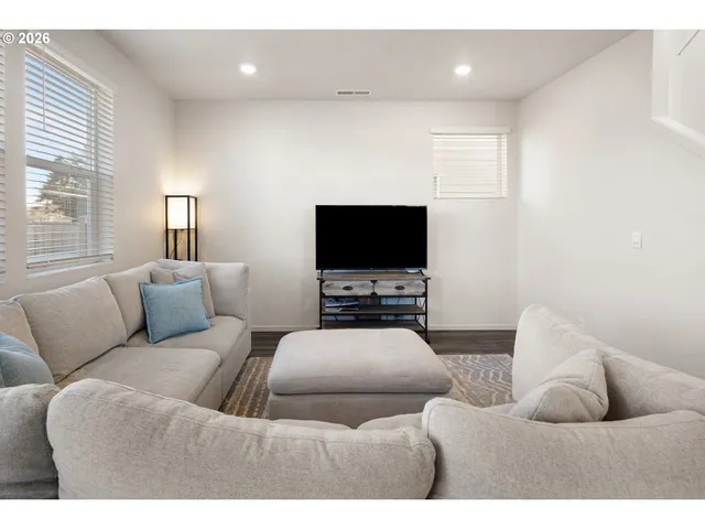 $440,000 | 2483 30th Street, Springfield, OR 97477