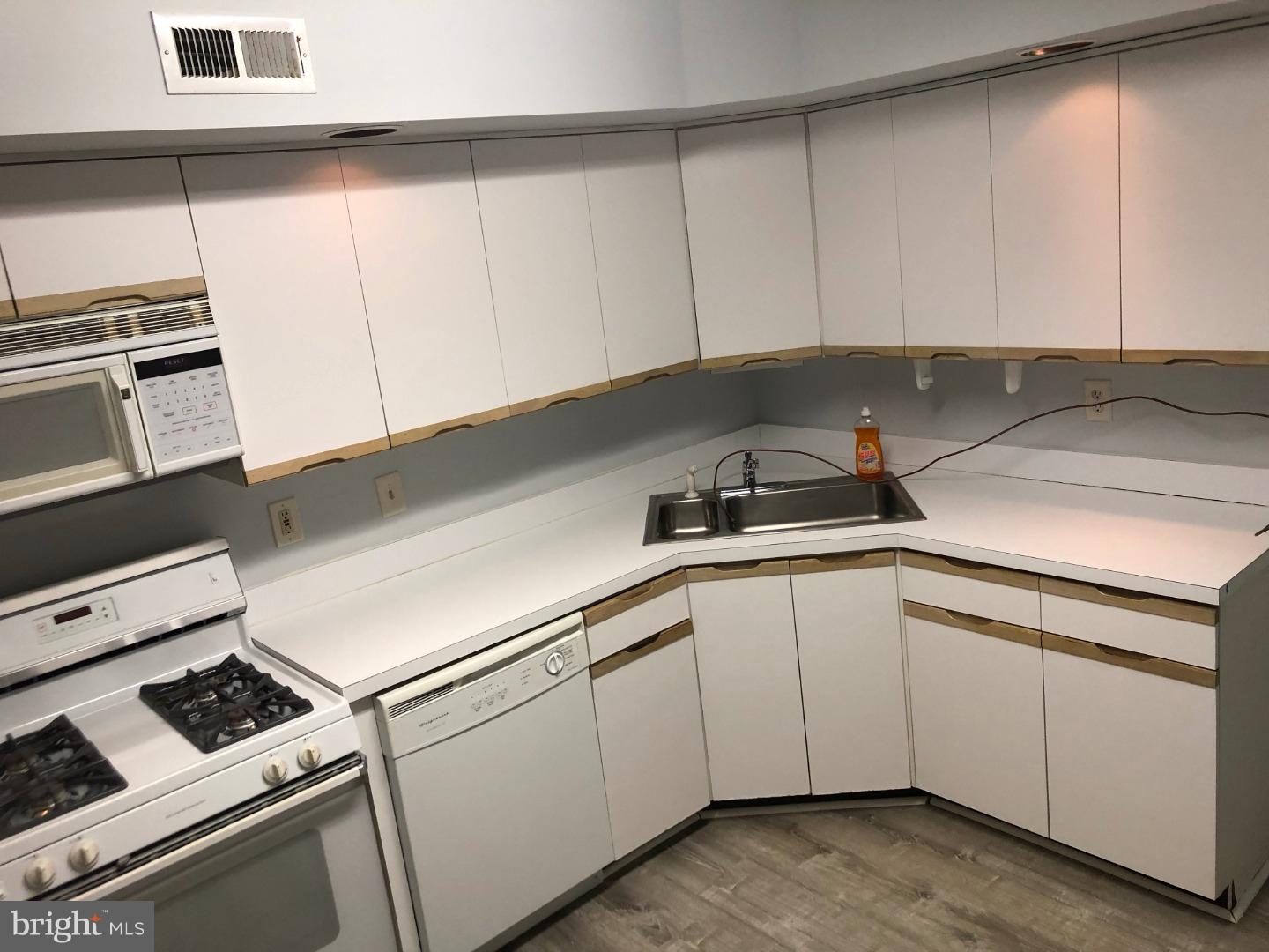 2015 Welsh Road, Unit 39 Philadelphia, PA 19115 - Photo 4 of 9 Kitchen