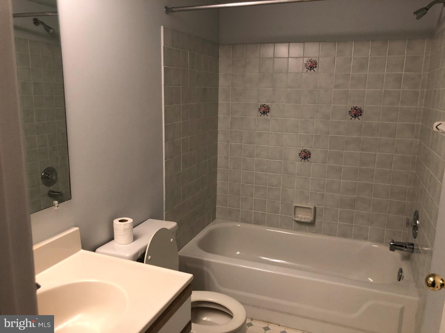2015 Welsh Road, Unit 39 Philadelphia, PA 19115 - Photo 6 of 9 Bathroom