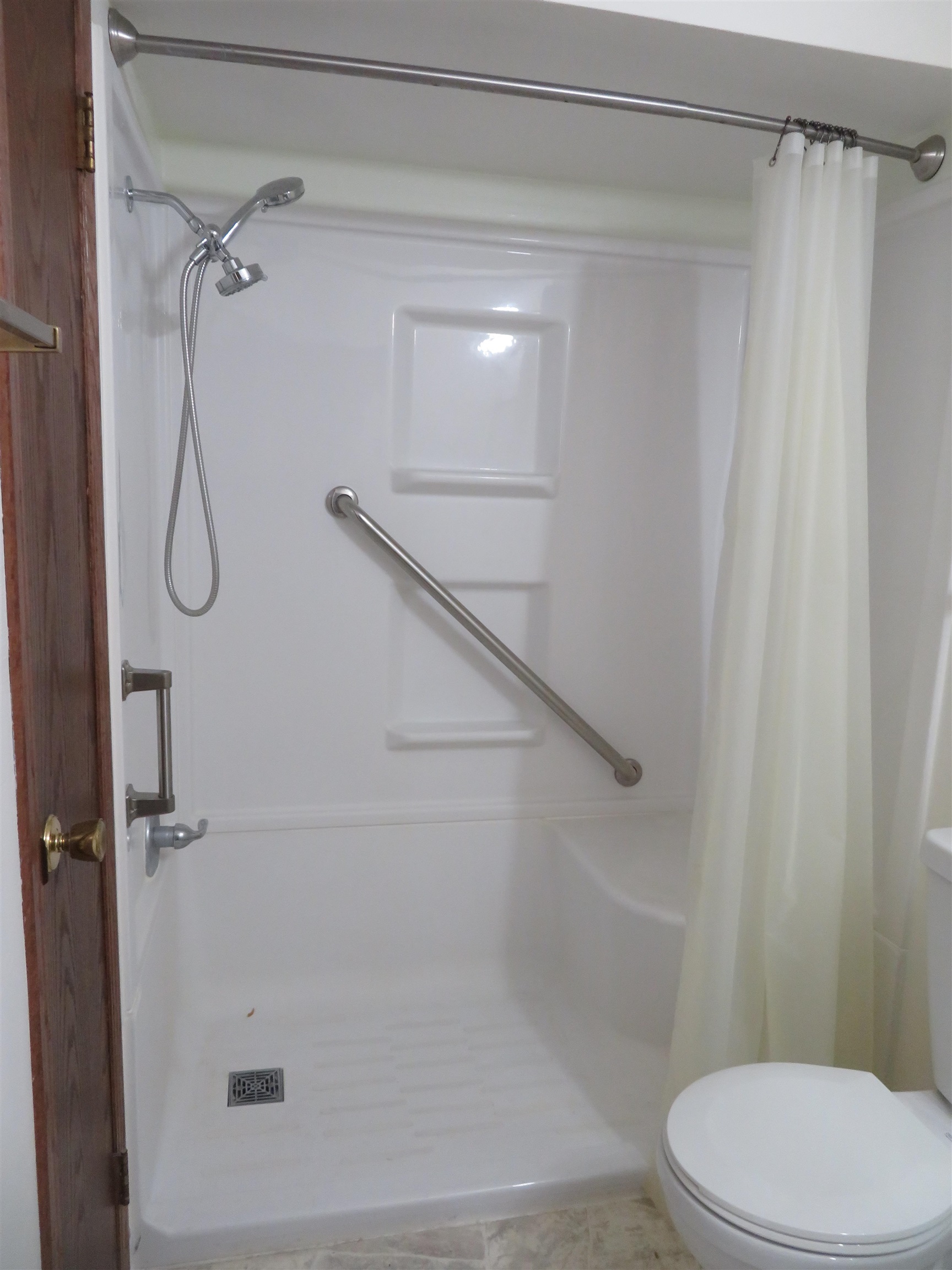 706 Quail Ridge Drive Freeport, IL 61032 - Photo 11 of 21 a bathroom with a shower and a toilet