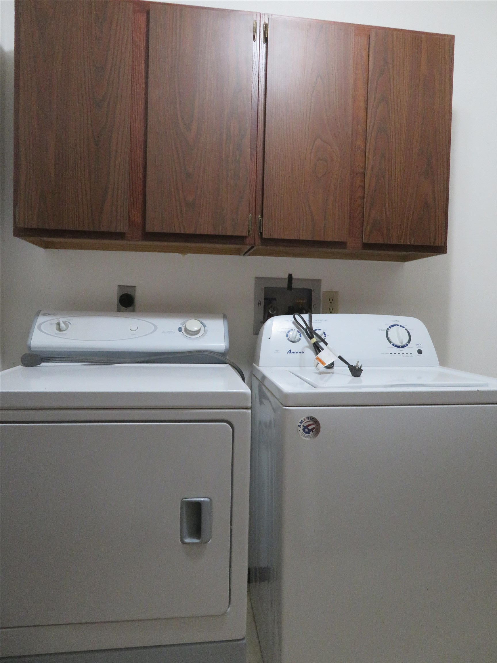706 Quail Ridge Drive Freeport, IL 61032 - Photo 13 of 21 a utility room with dryer and washer