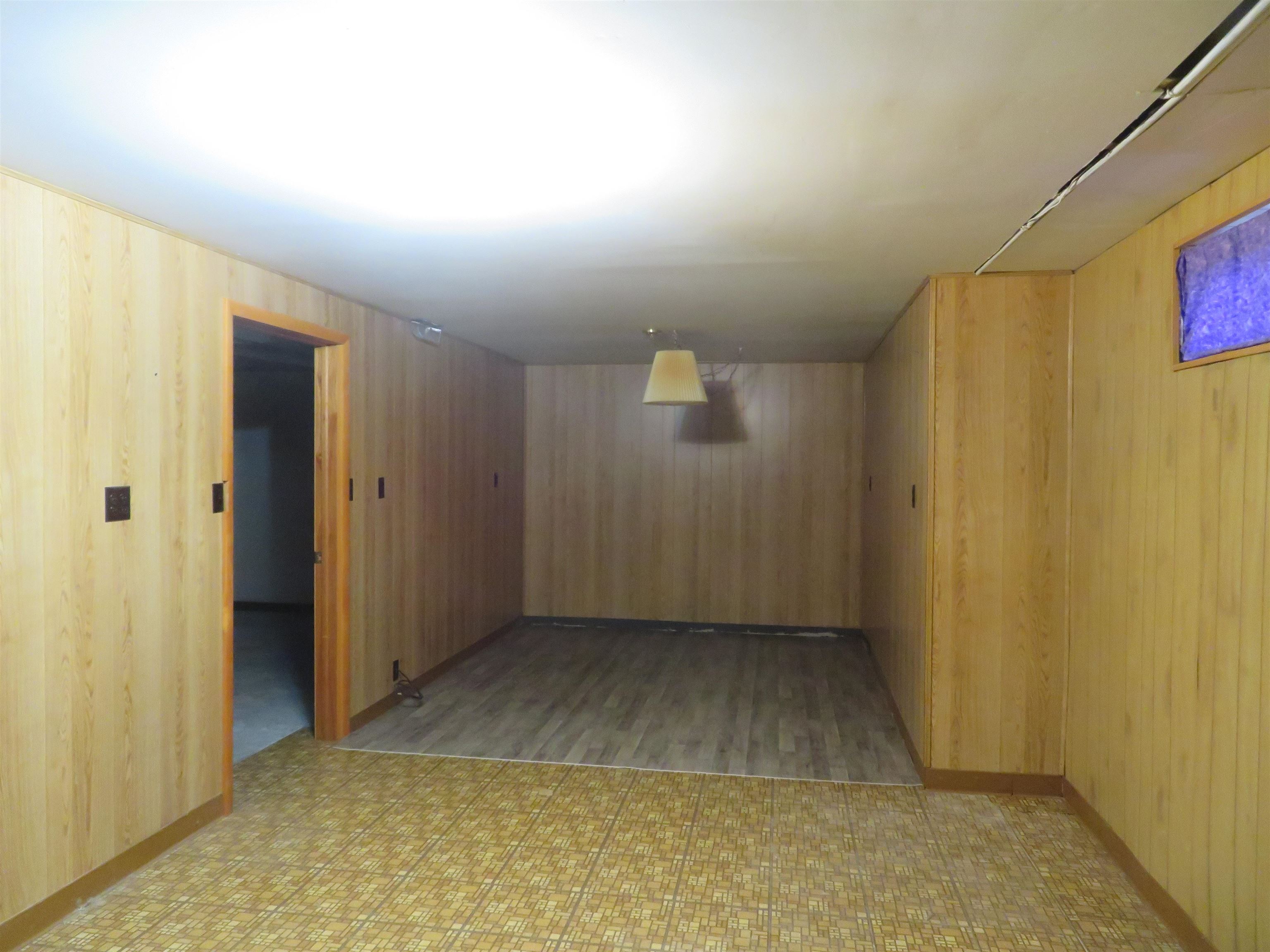 706 Quail Ridge Drive Freeport, IL 61032 - Photo 14 of 21 an empty room with entrance door