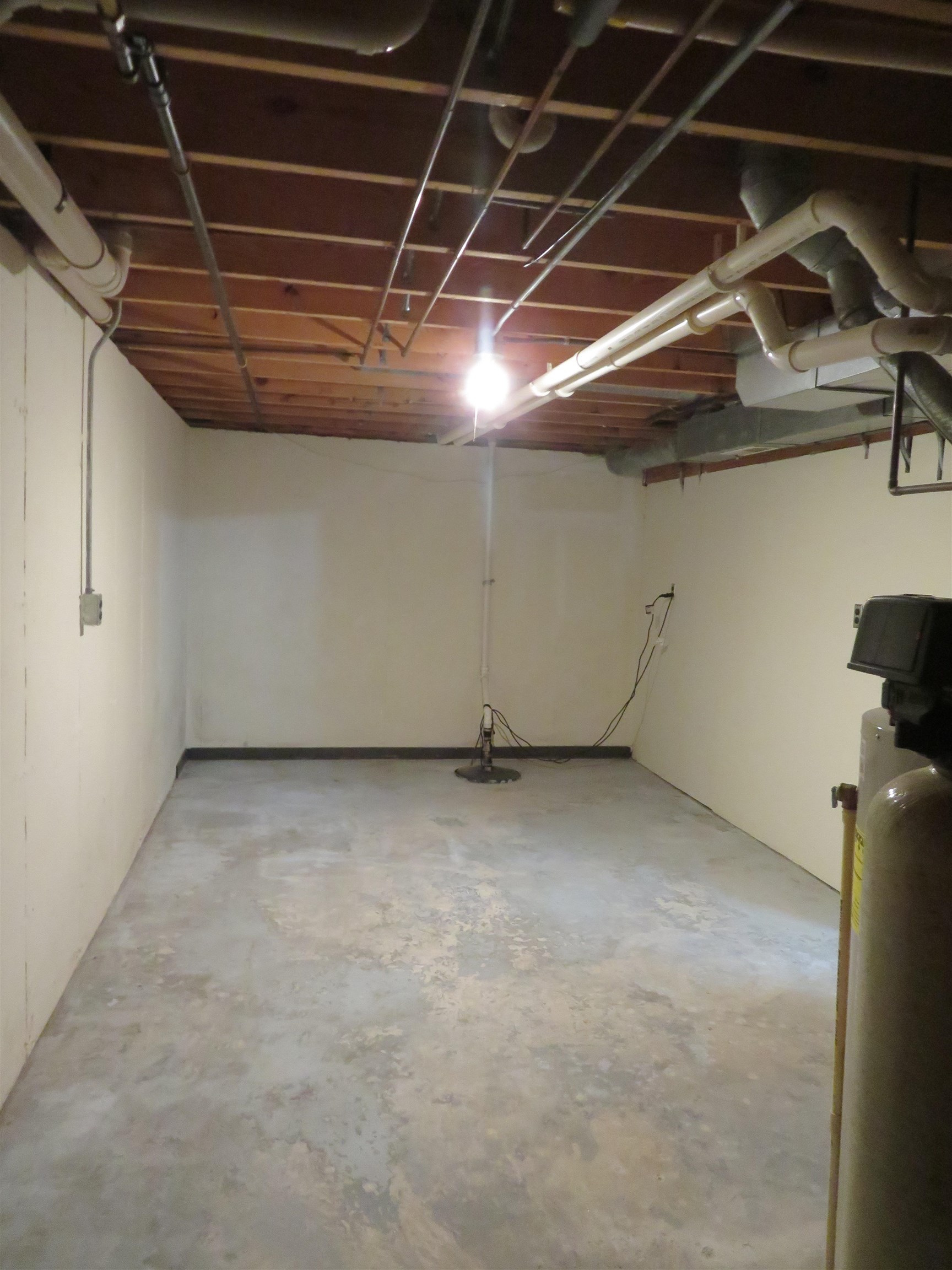 706 Quail Ridge Drive Freeport, IL 61032 - Photo 15 of 21 a view of a room with wooden walls