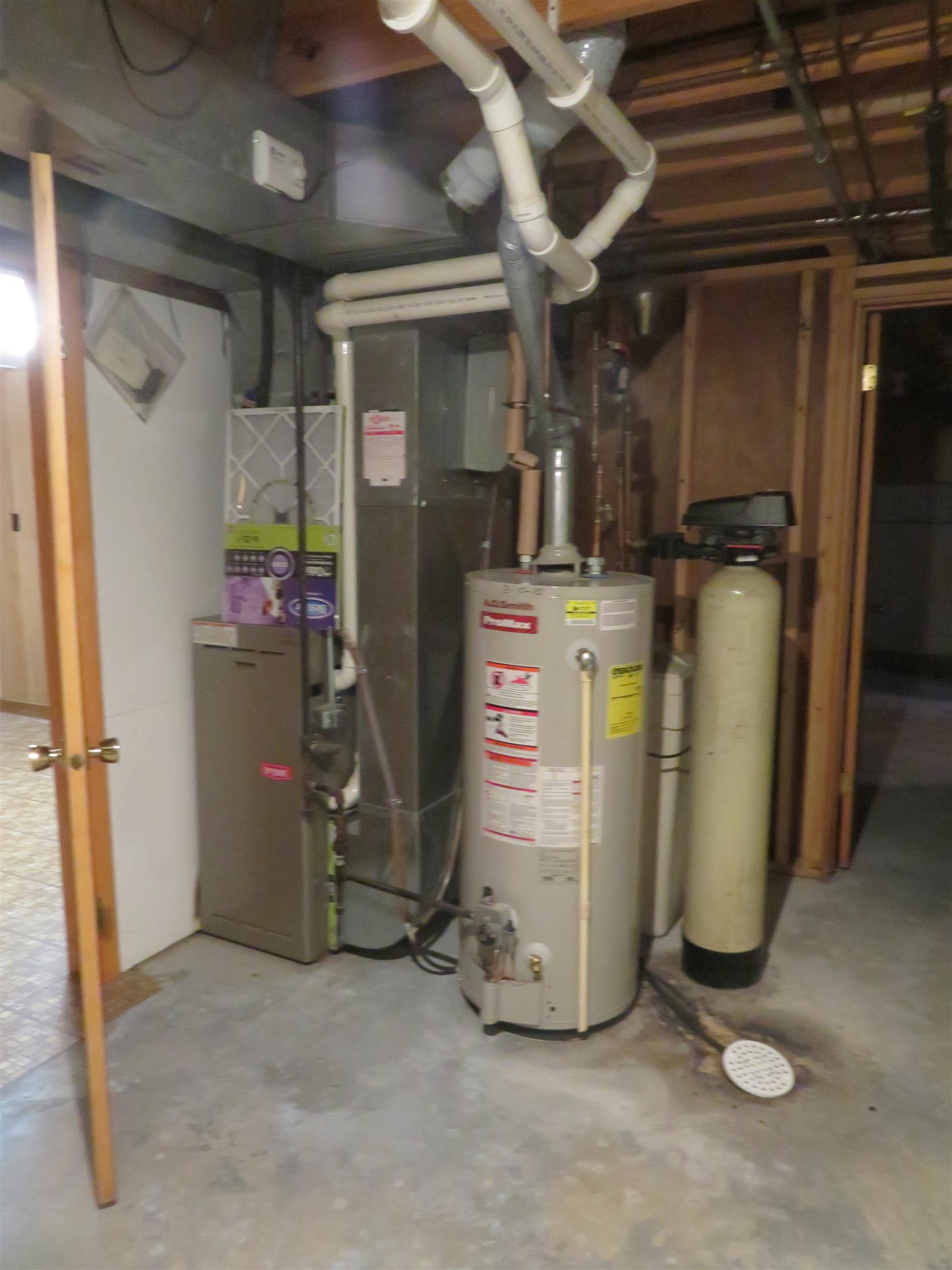 706 Quail Ridge Drive Freeport, IL 61032 - Photo 17 of 21 a view of a storage & utility room