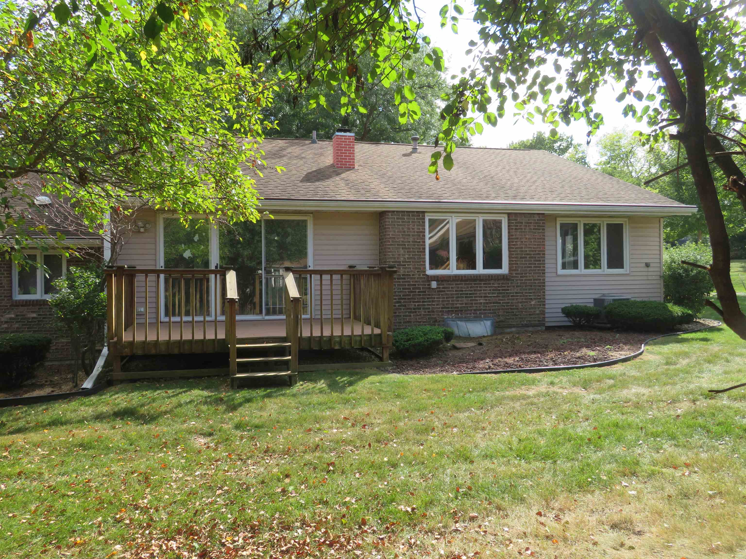 706 Quail Ridge Drive Freeport, IL 61032 - Photo 19 of 21 a backyard of a house with lots of green space