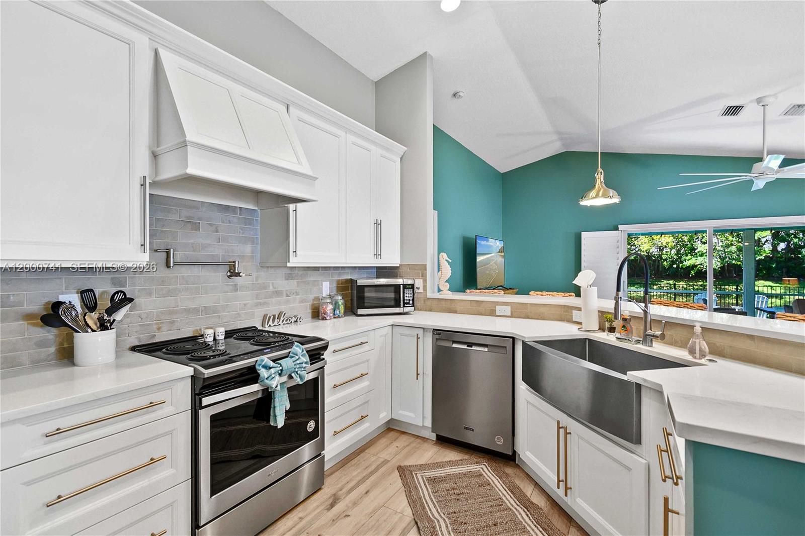 104 Old Jupiter Beach Road Jupiter, FL 33477 - Photo 3 of 25