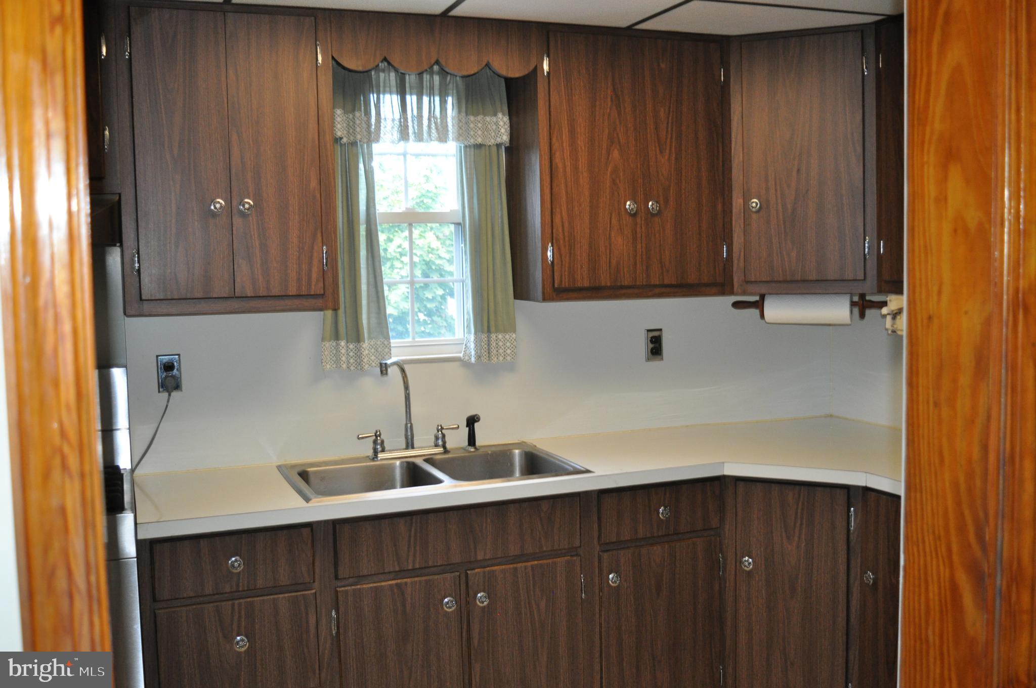 1818 Hanford Road Baltimore, MD 21237 - Photo 11 of 28 KITCHEN