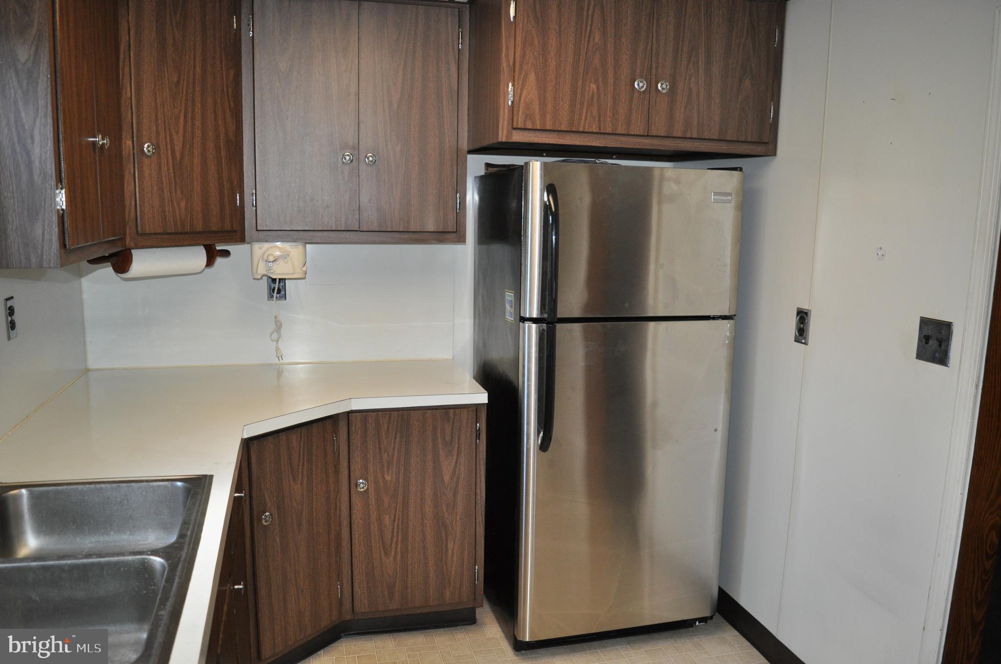 1818 Hanford Road Baltimore, MD 21237 - Photo 12 of 28 KITCHEN
