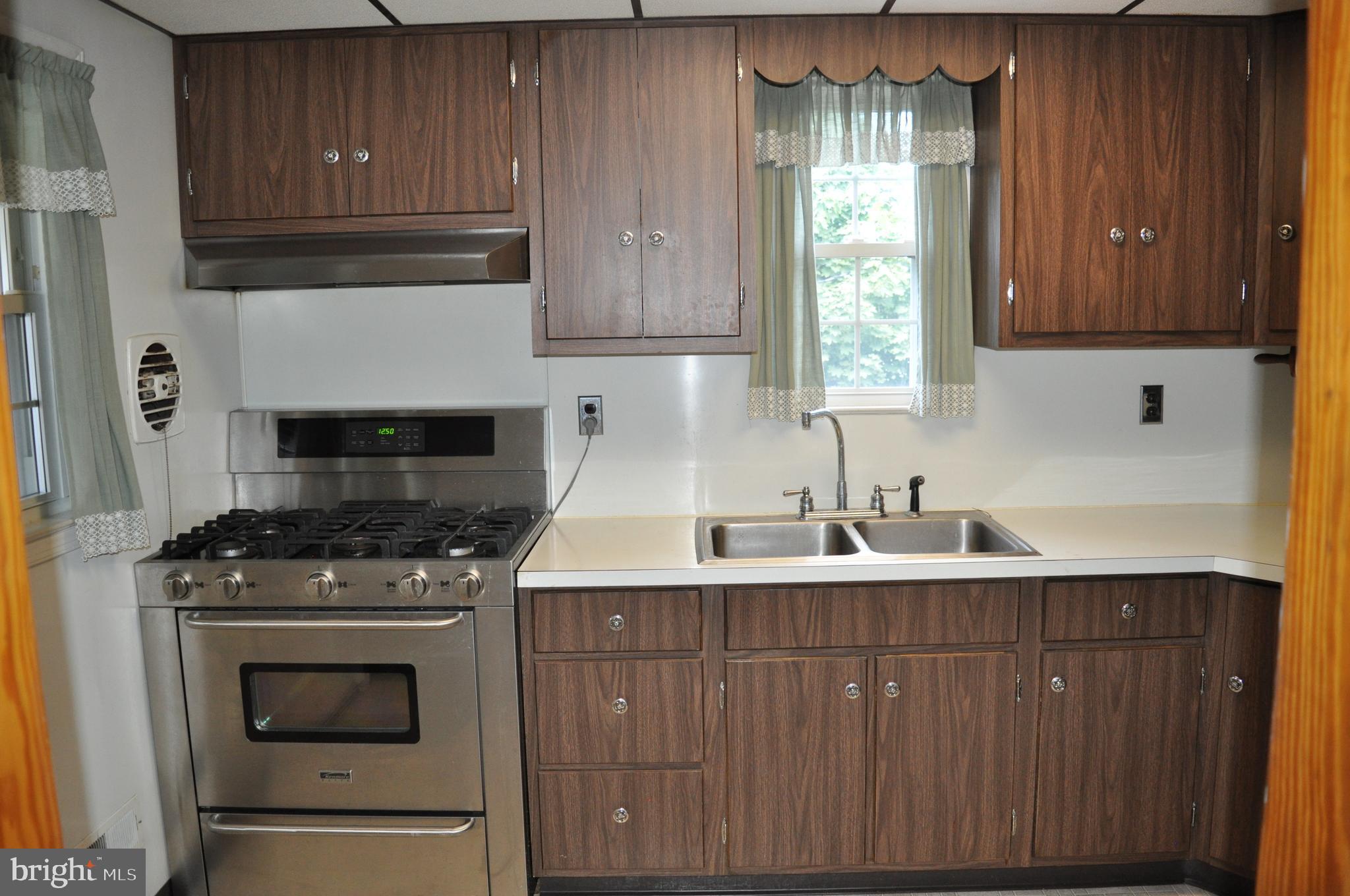 1818 Hanford Road Baltimore, MD 21237 - Photo 13 of 28 KITCHEN