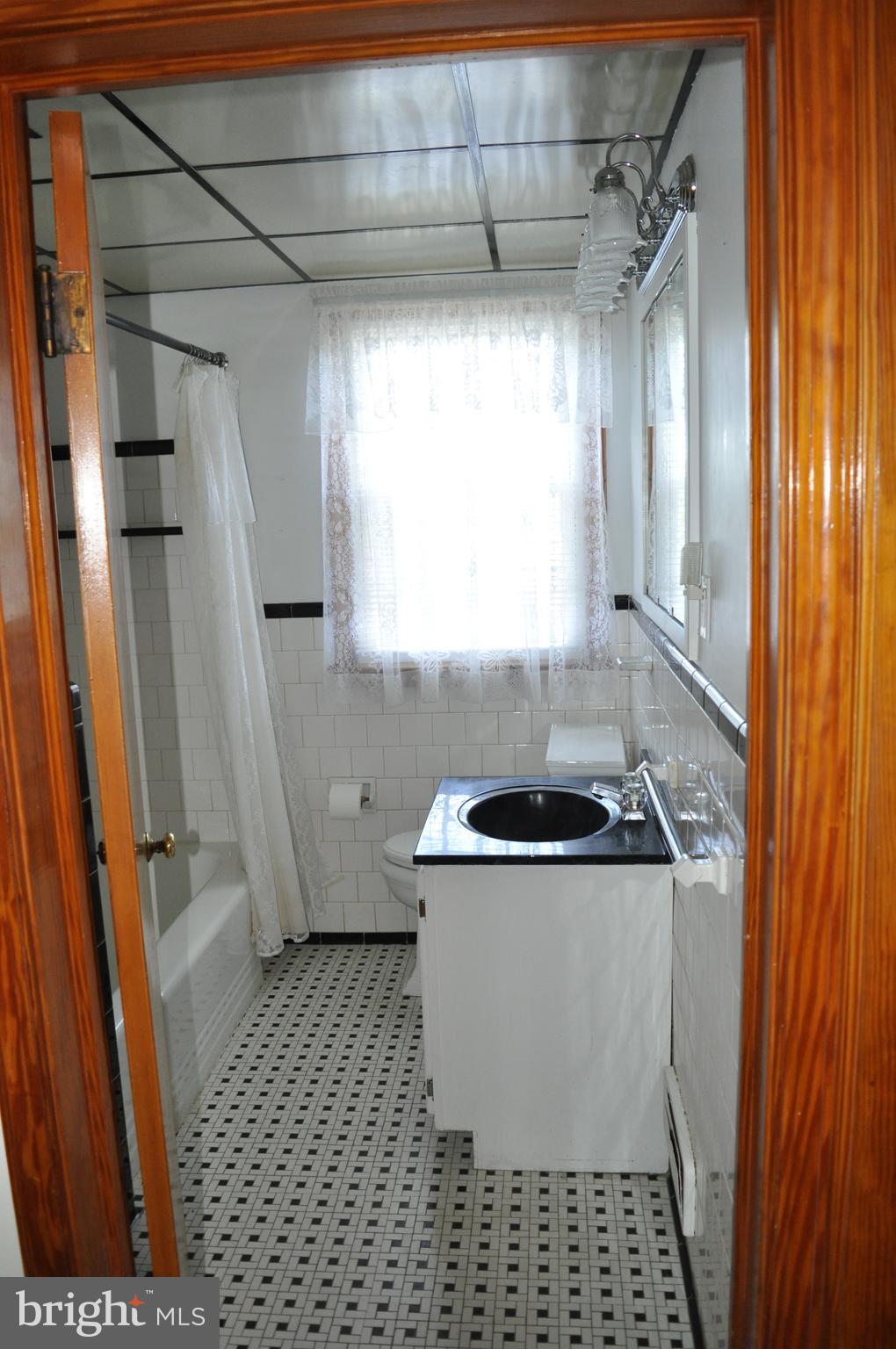 1818 Hanford Road Baltimore, MD 21237 - Photo 17 of 28 FULL BATH - MAIN LEVEL