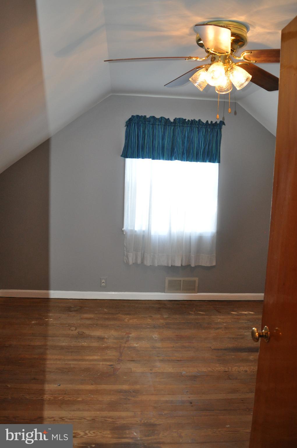 1818 Hanford Road Baltimore, MD 21237 - Photo 20 of 28 BEDROOM 4 - 2ND FLOOR