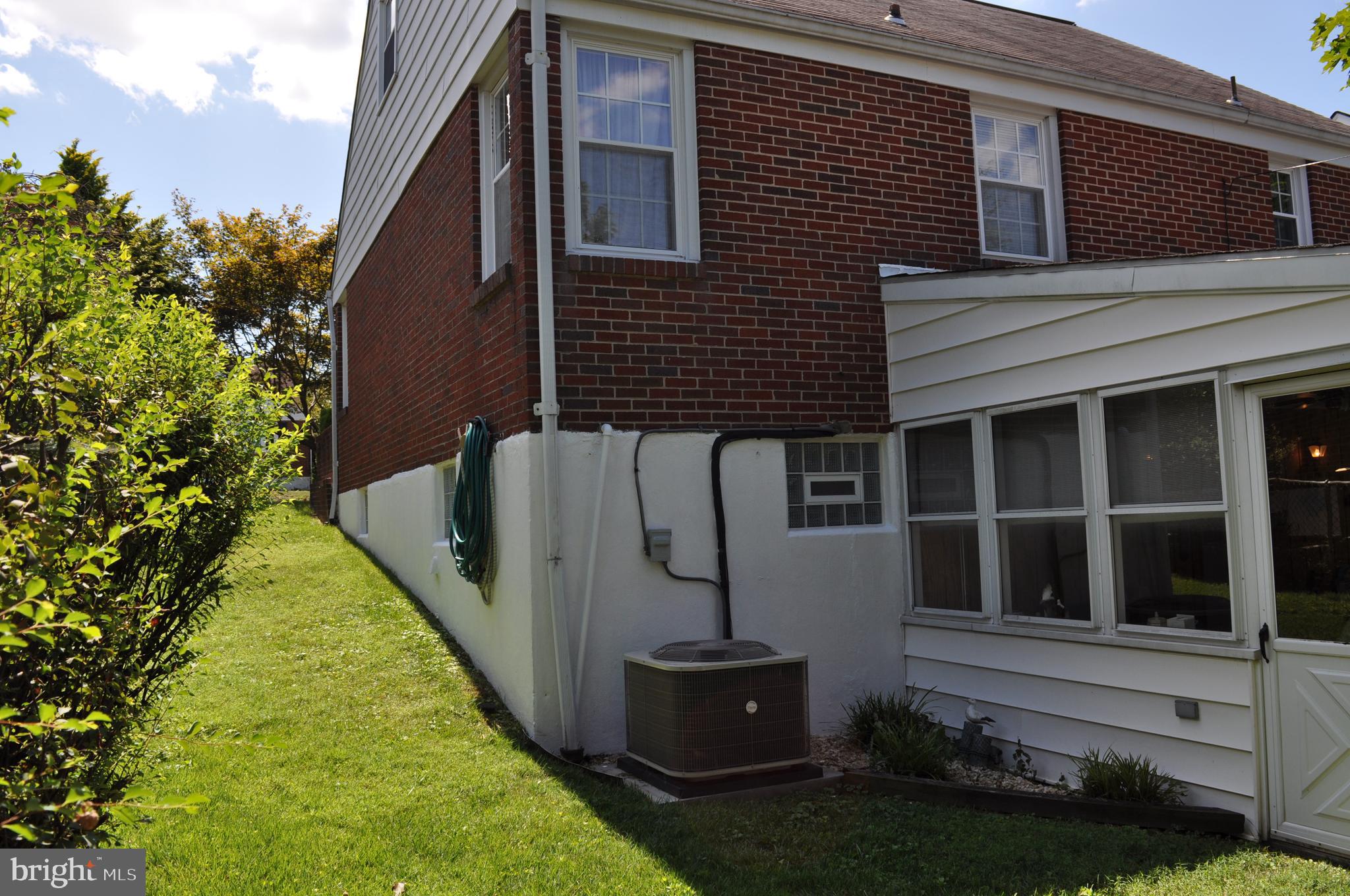 1818 Hanford Road Baltimore, MD 21237 - Photo 6 of 28 REAR