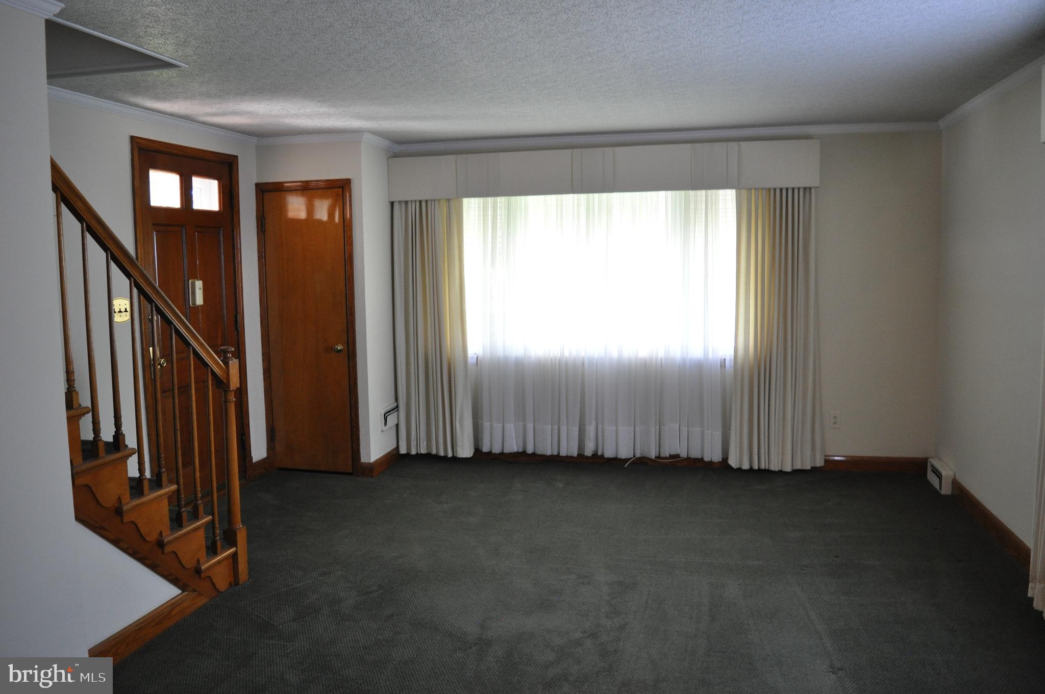 1818 Hanford Road Baltimore, MD 21237 - Photo 9 of 28 LIVING ROOM