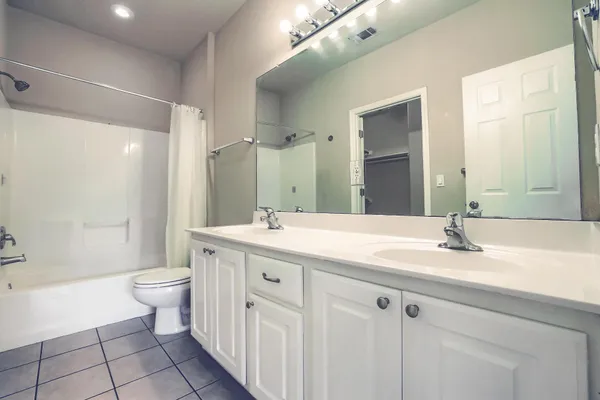 $1,945 | 21501 Boggy Ford Road, Unit B, Lago Vista, TX 78645